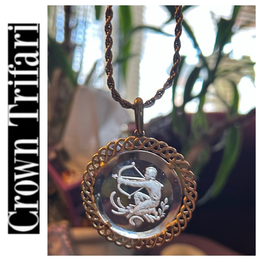 Vintage SAGITARIOS Zodiac Pendant Necklace